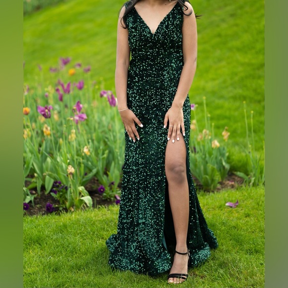 Faviana Hunter Green Prom Dress - Size 4 - Picture 2 of 5